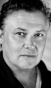 herec Conleth Hill