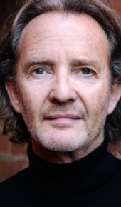 herec Anton Lesser