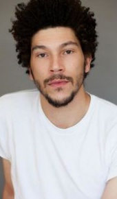 herec Joel Fry