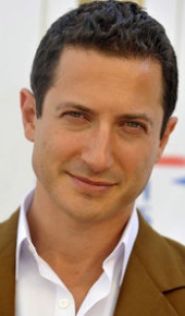 herec Sasha Roiz