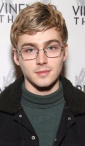 herec Miles Heizer