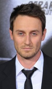 herec Josh Stewart