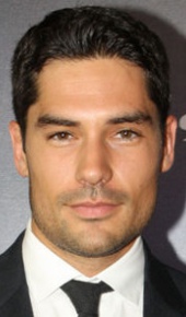 herec D.J. Cotrona