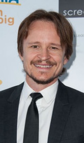 herec Damon Herriman