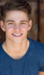 herec Nico Greetham