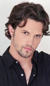 herec Nathan Parsons