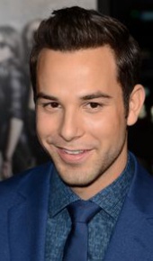 herec Skylar Astin