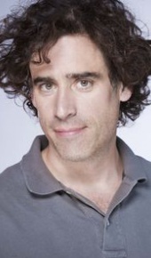 herec Stephen Mangan