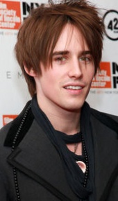 herec Reeve Carney