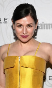 herec Yael Stone