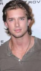 herec Drew Van Acker