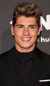 herec Gregg Sulkin