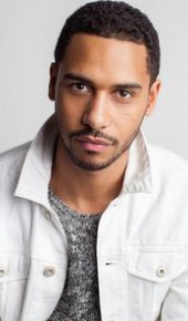 herec Elliot Knight