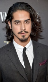 herec Avan Jogia