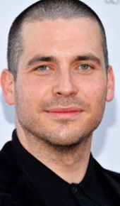 herec Rob James Collier