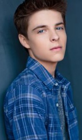 herec Corey Fogelmanis