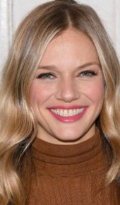 herec Tracy Spiridakos