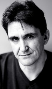 herec Stephen McGann