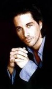 herec Michael Easton