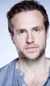 herec Rafe Spall