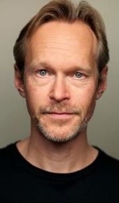 herec Steven Mackintosh