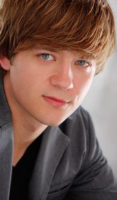 herec Jason Earles