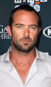 herec Sullivan Stapleton