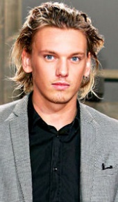 herec Jamie Campbell Bower