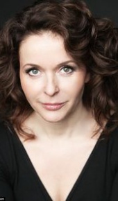 herec Julia Sawalha