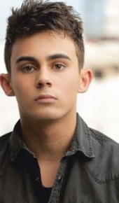 herec Tyler Alvarez