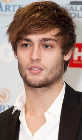 herec Douglas Booth