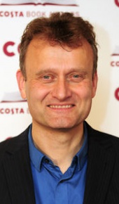 herec Hugh Dennis