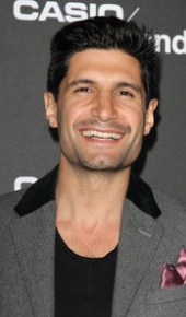 herec Kayvan Novak