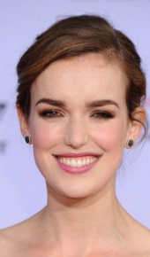 herec Elizabeth Henstridge