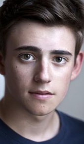 herec Charlie Rowe