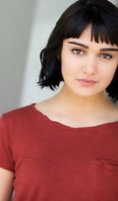 herec Ariela Barer