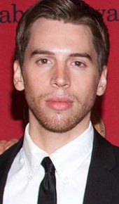 herec Jordan Gavaris