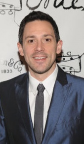 herec Steve Kazee