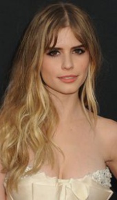 herec Carlson Young